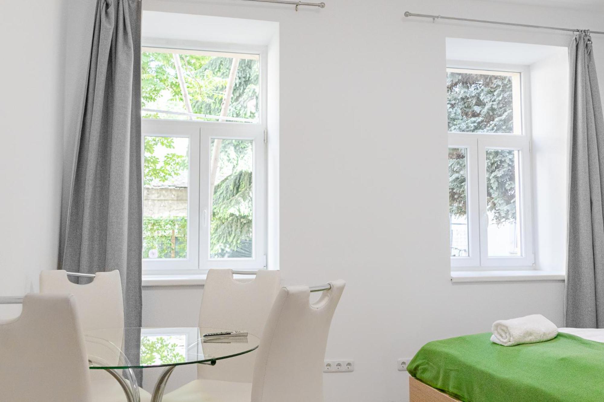 Relaxing 2-Bed Apartment For Extended Visits Wina Bagian luar foto