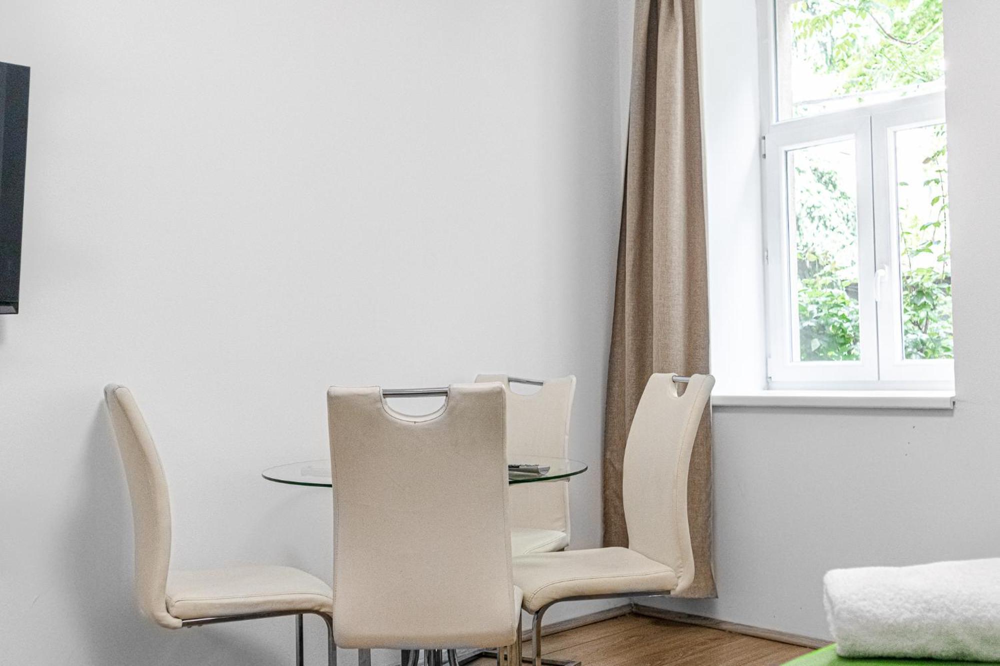 Relaxing 2-Bed Apartment For Extended Visits Wina Bagian luar foto